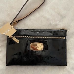 Michael kors wristlet